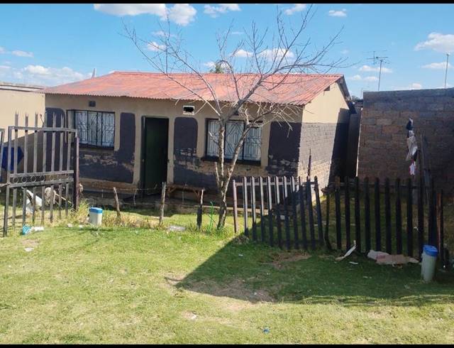5 BEDROOM HOUSE FOR SALE IN TEMBISA CENTRAL